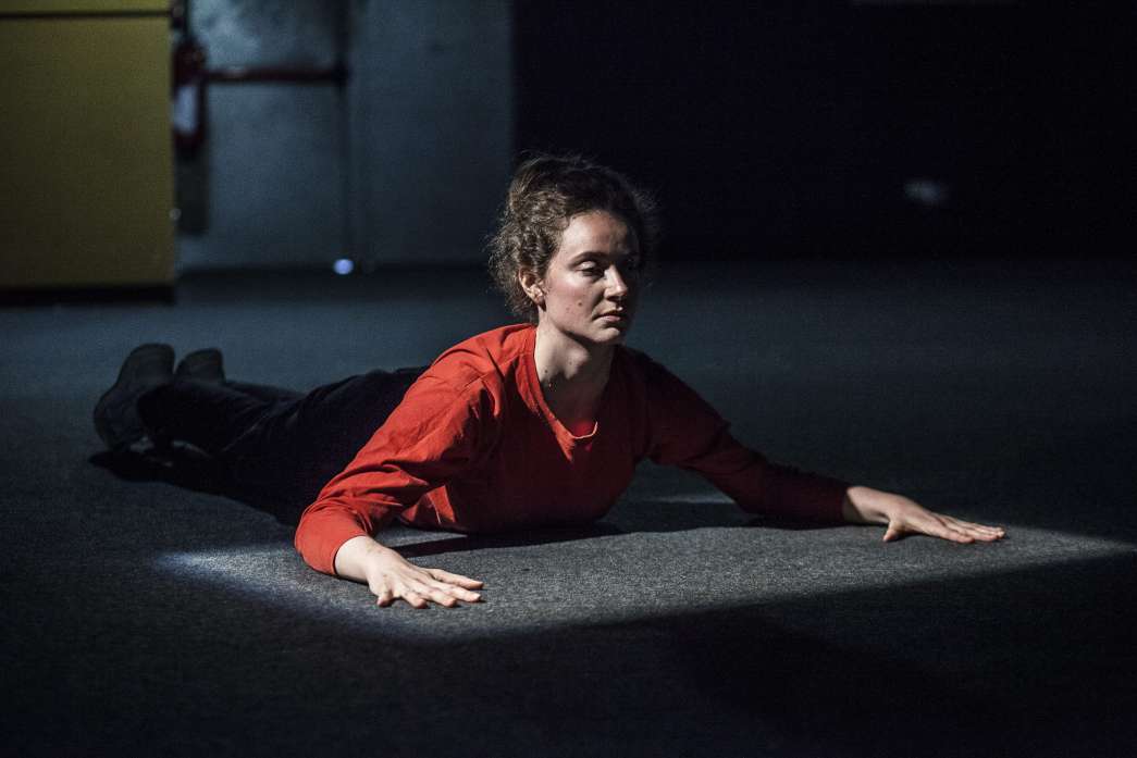ALLURE - Sie kommt in Bändern, Lena Heinz, INACT 2019. Photo : Patrick Lambin