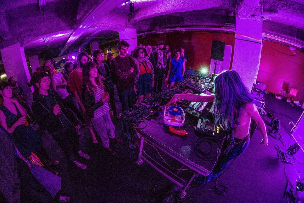 Siren's carcass, Alexandra Brillant, INACT 2019. Photo : Patrick Lambin.
