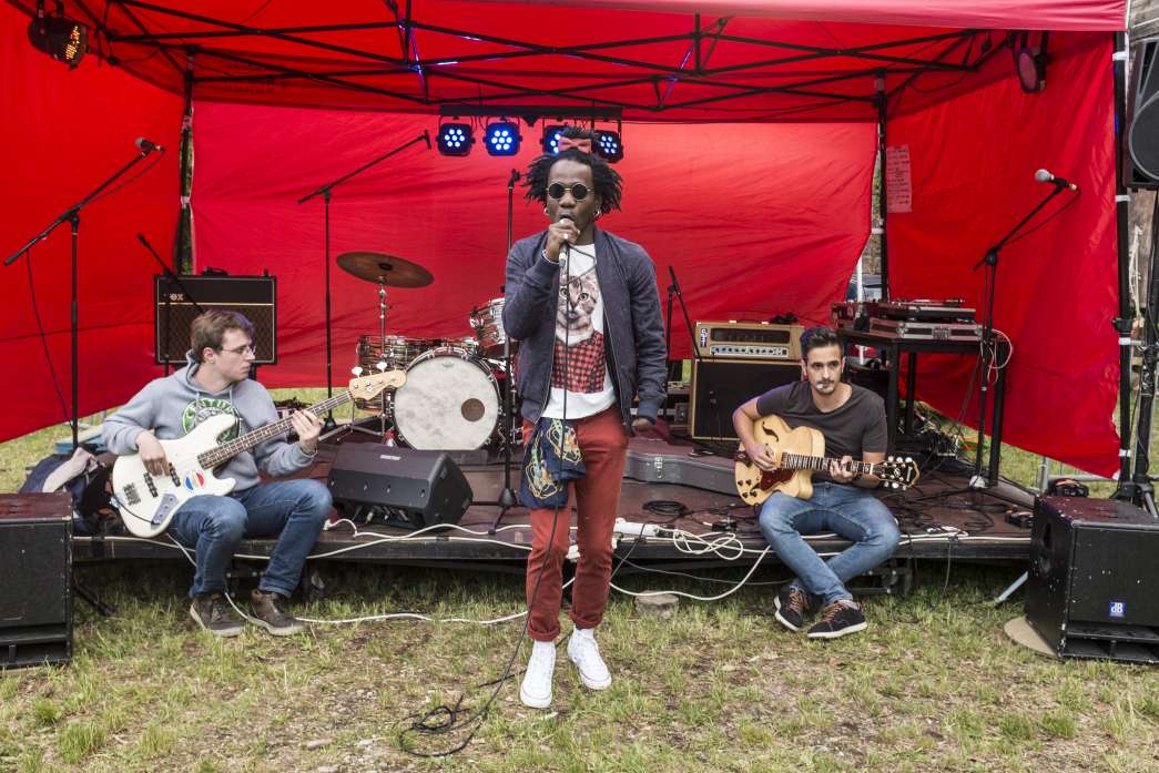 Légende : Fier d’être, Mike Sapwe, INACT 2018. Photo : Patrick Lambin.