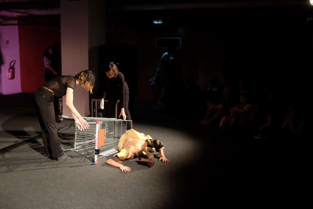Légende : Un espace commun match ou pas match, Square Collective, INACT 2018. Photo : Patrick Lambin.