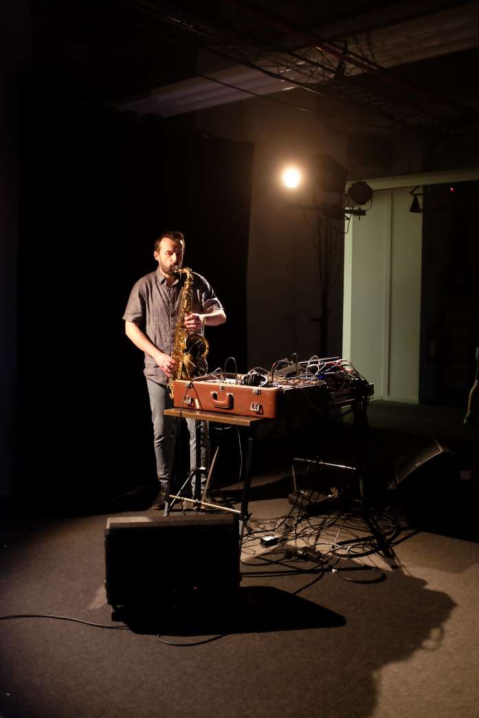 Légende : Un espace commun match ou pas match, Square Collective, INACT 2018. Photo : Patrick Lambin.