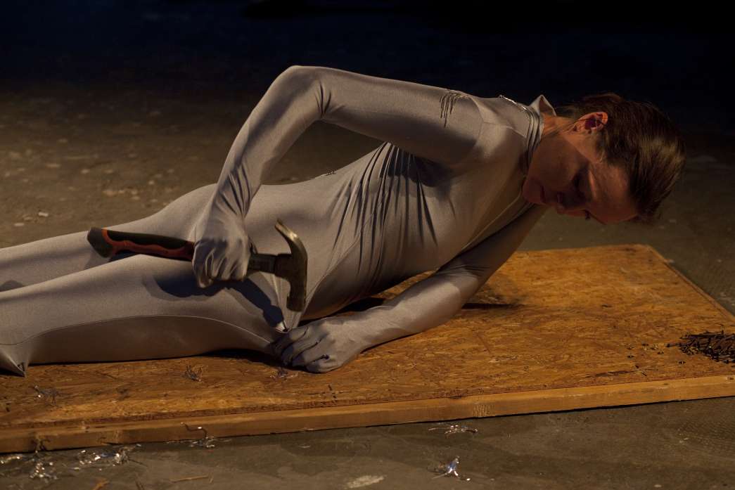 Légende : Un modèle invitant à la réflexion (Eine Vorlage zum Nachdenken), Cindy Cordt, INACT 2018. Photo : Patrick Lambin.