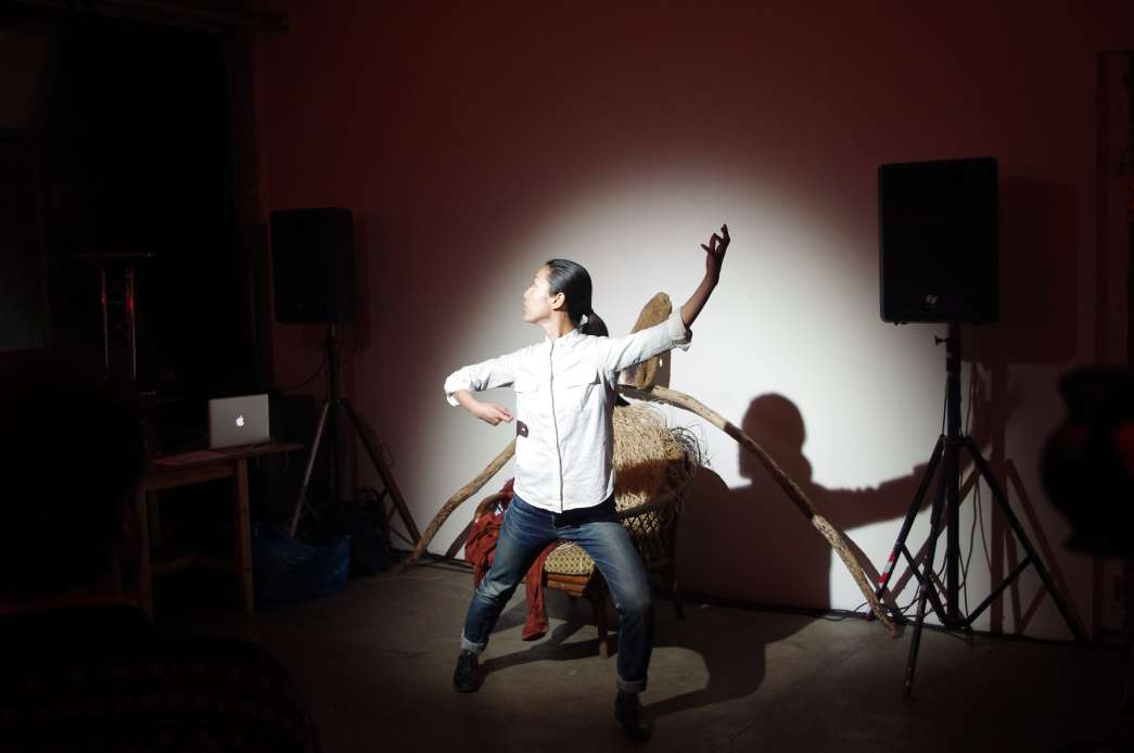 Légende : Dix monuments, Mana Kikuta, INACT 2017. Photo : Patrick Lambin.