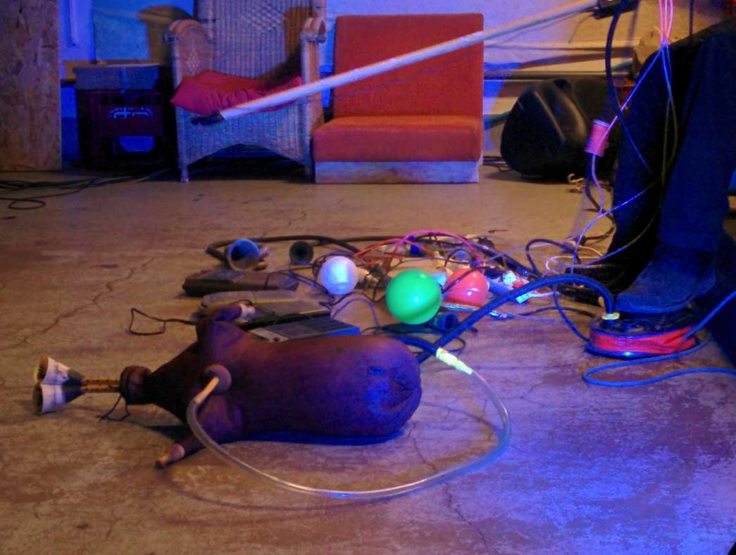 Légende : JE GARDE LE MEILLEUR POUR LE DÉBUT, Jean Claude Gagnieux Maoudj, INACT 2017. Photo : Patrick Lambin.