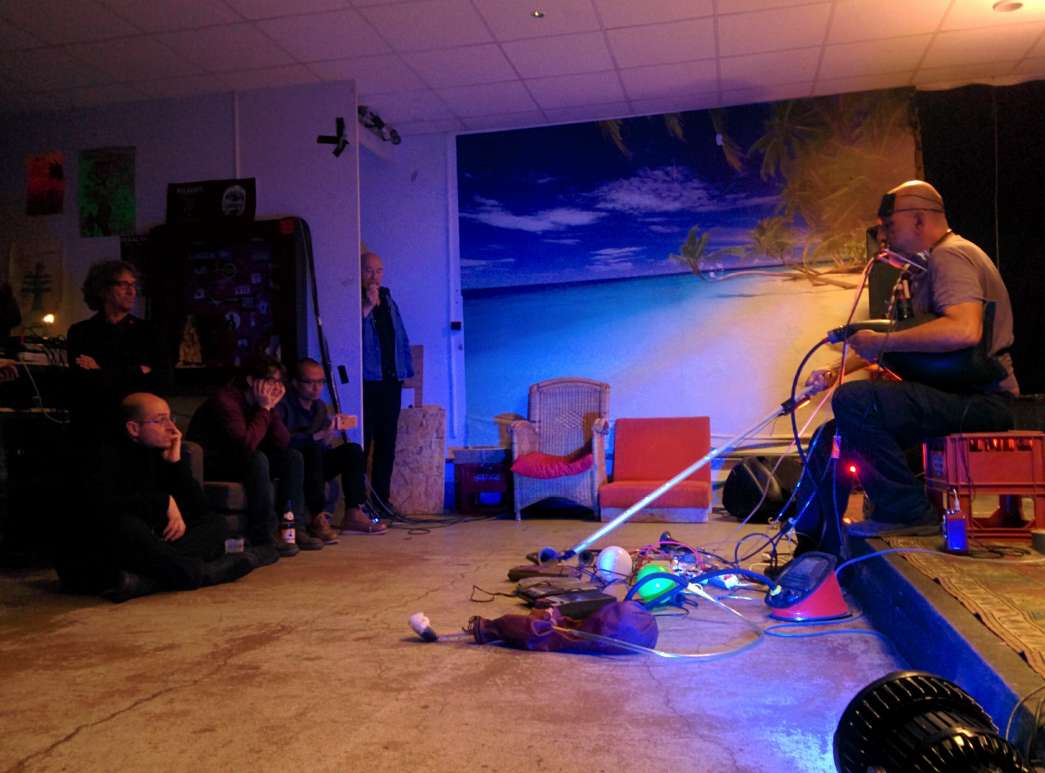 Légende : JE GARDE LE MEILLEUR POUR LE DÉBUT, Jean Claude Gagnieux Maoudj, INACT 2017. Photo : Patrick Lambin.