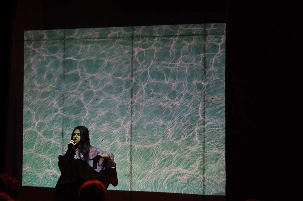 Légende : La caresse du coma, Anne Lise Legac, INACT 2017. Photo : Patrick Lambin.