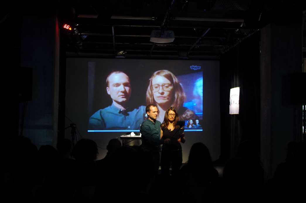 Légende : Self-me / court-circuit, Mathieu Bohet et Sandrine Lehagre, INACT 2017. Photo : Patrick Lambin.