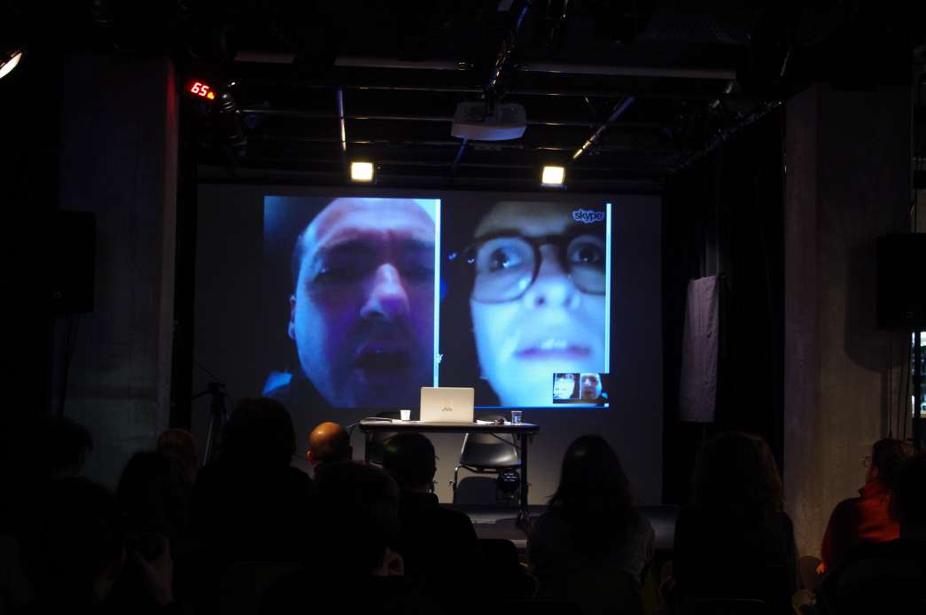 Légende : Self-me / court-circuit, Mathieu Bohet et Sandrine Lehagre, INACT 2017. Photo : Patrick Lambin.