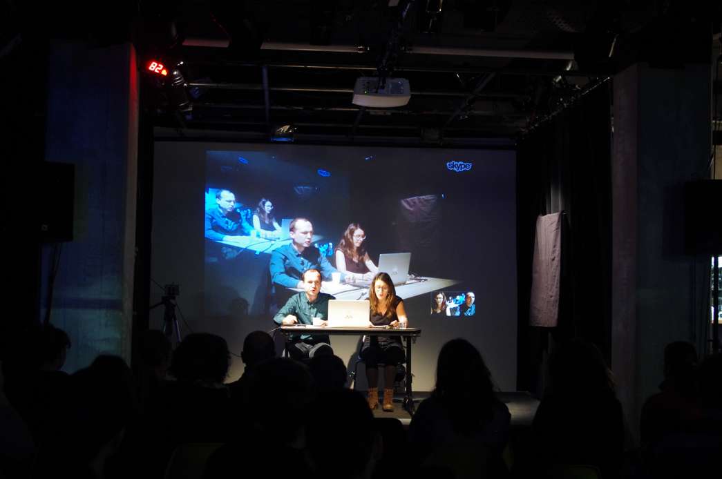 Légende : Self-me / court-circuit, Mathieu Bohet et Sandrine Lehagre, INACT 2017. Photo : Patrick Lambin.