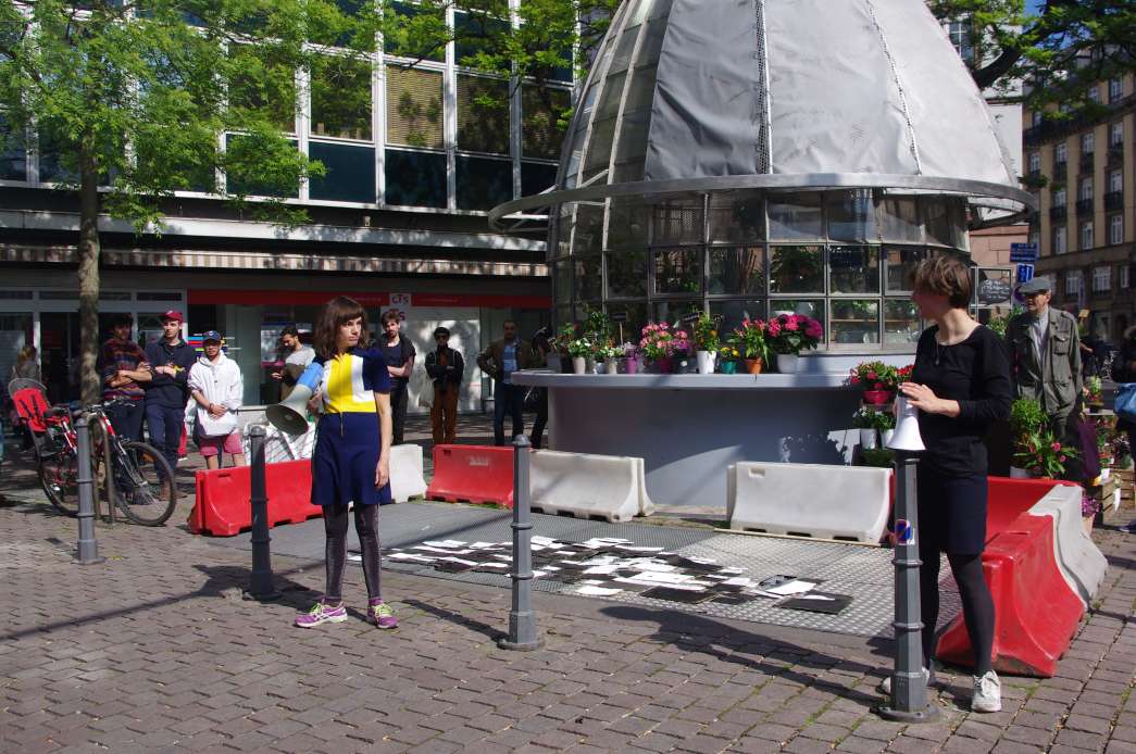 Légende : SPEAK UP ! CUT UP !, Vegan 2000, INACT 2017. Photo : Patrick Lambin.