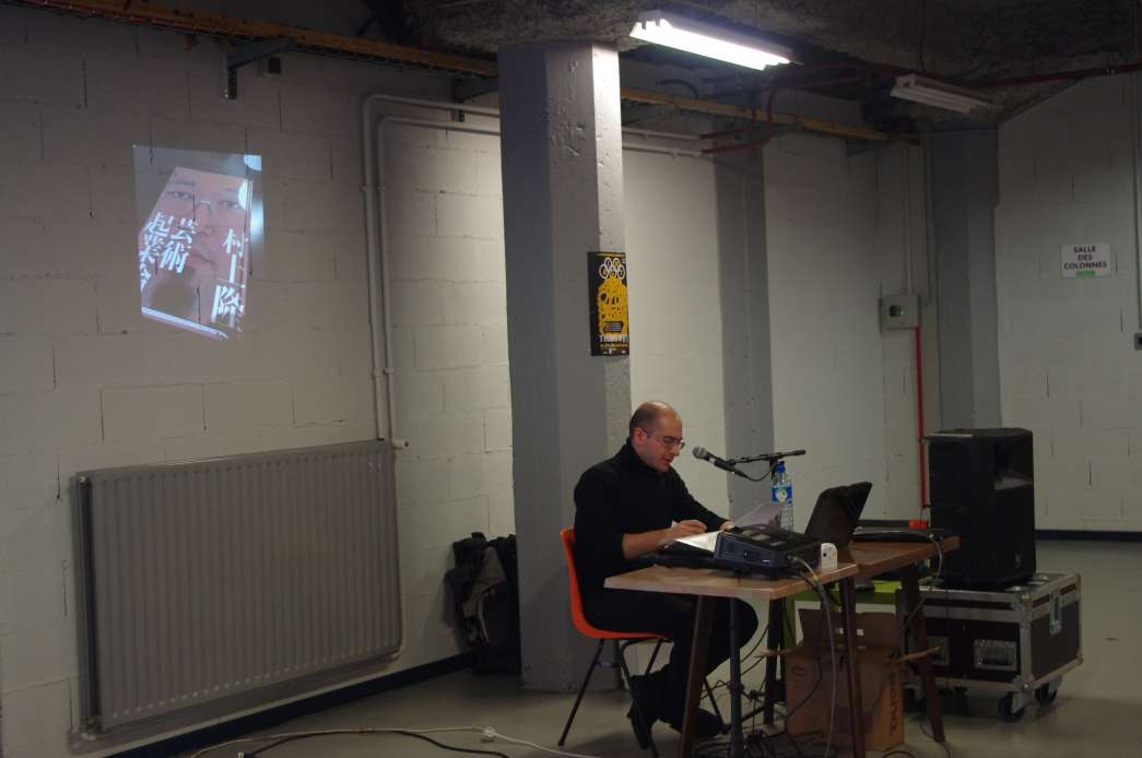 Légende : Un ping-pong de fictions artistiques, entre occident et Japon, Frédéric Weigel, INACT 2017. Photo : Patrick Lambin.