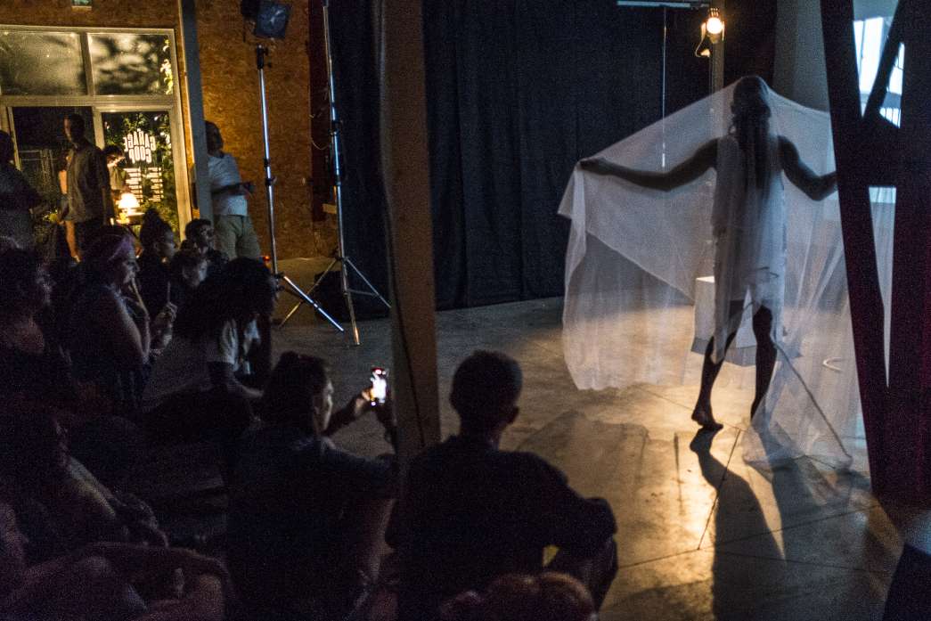 Corpora nostra, Arno Luzamba, Violette Palasi, inact22