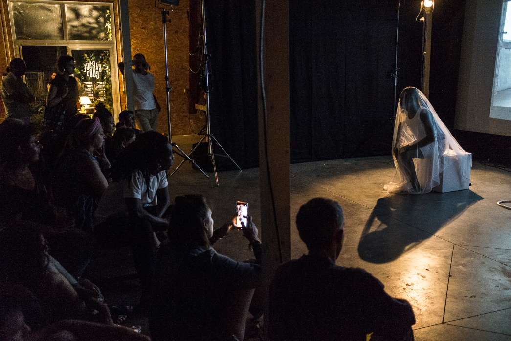 Corpora nostra, Arno Luzamba, Violette Palasi, inact22