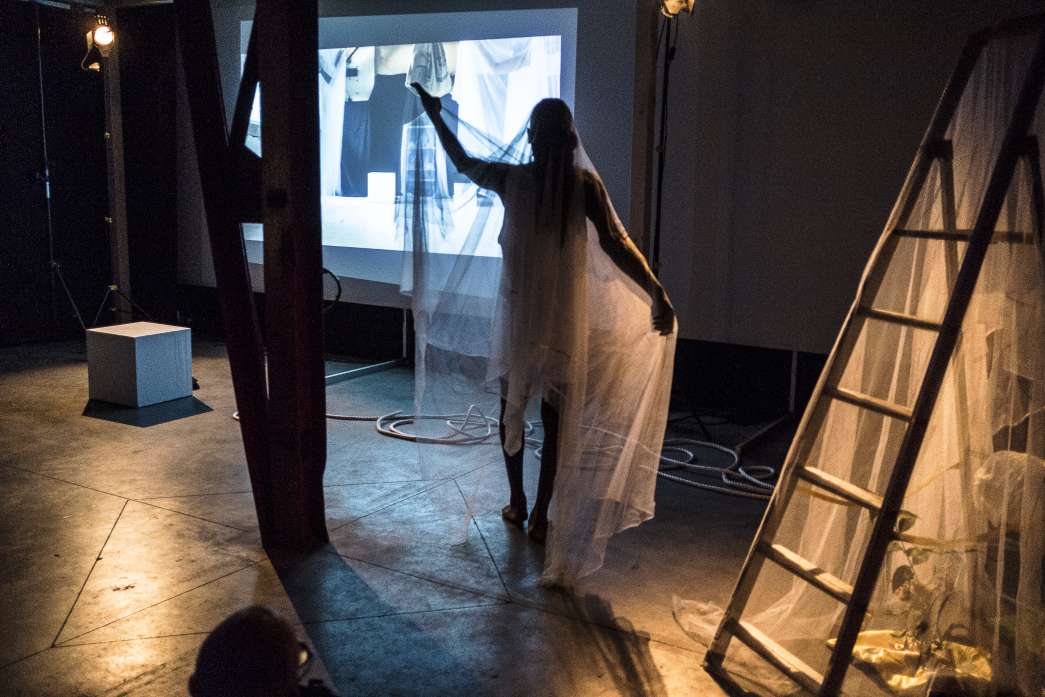 Corpora nostra, Arno Luzamba, Violette Palasi, inact22