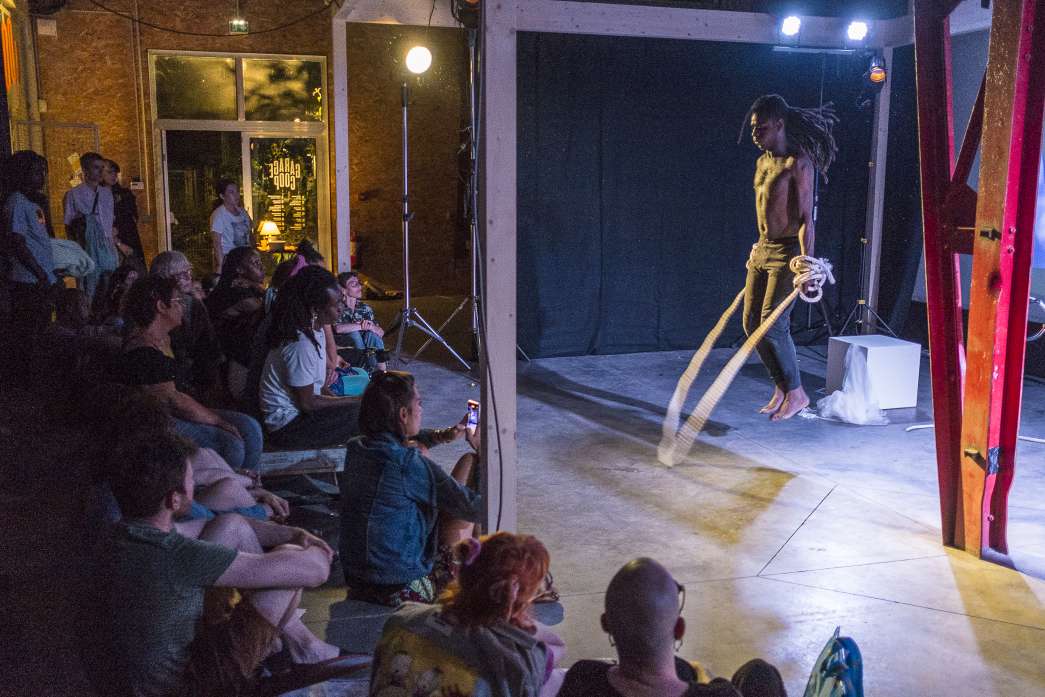 Corpora nostra, Arno Luzamba, Violette Palasi, inact22