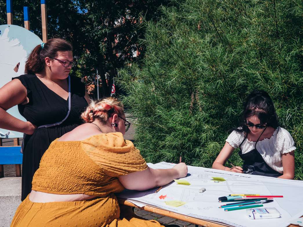 Performances d'&eacute;tudiants de l'ENSAS, fete du quartier, inact22