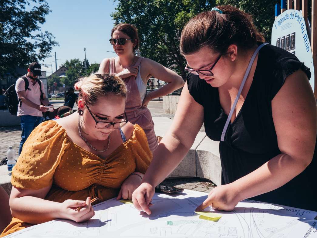 Performances d'&eacute;tudiants de l'ENSAS, fete du quartier, inact22