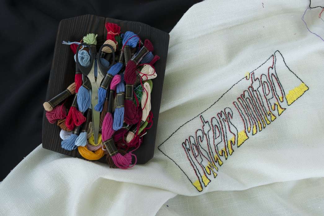 Un peu &agrave; l'ombre, un dimanche, somnolant en parlant du repos&hellip; United resters, C&eacute;cile Tonnizzo, Nicolas Couturier, inact22